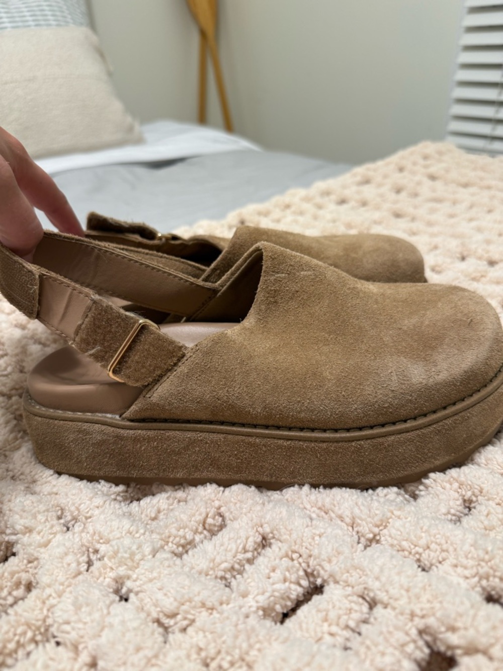 Steve Madden Tan Suede Slingback Platform Clogs